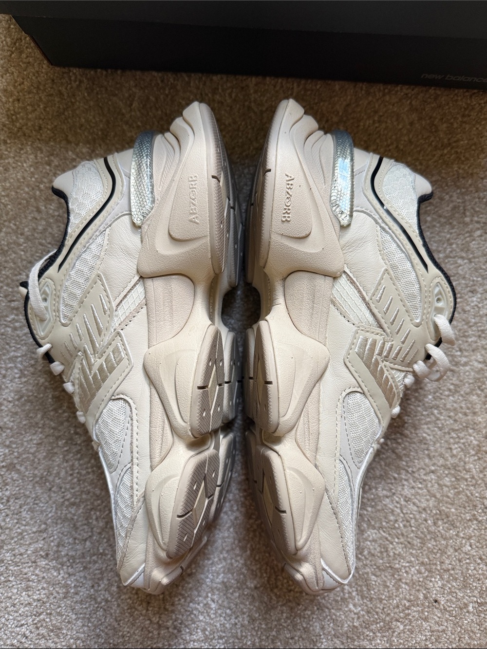 New Balance 9060 Turtledove Cream & Black Sneakers Excellent Condition W/Box - Picture 3 of 12